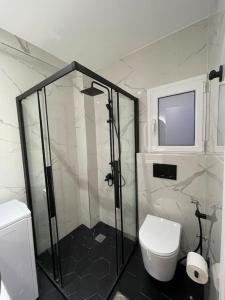 ATH-Brand new 2bedroom apartment的一间浴室