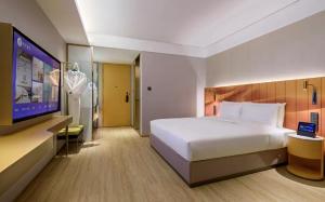 广州白云机场漫心酒店客房内的一张或多张床位