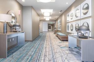 圣何塞Fairfield Inn & Suites by Marriott San Jose North/Silicon Valley的走廊,走廊,酒店房间走廊