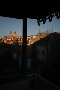 波尔图Belomonte 20 Apartments Porto World Heritage的从窗户可欣赏到城市美景
