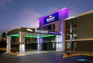 东里奇Baymont by Wyndham Chattanooga Eastridge的带有宴会标志的酒店