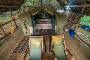 BaleniKitu Kiblu的帐篷内有一张床