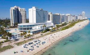 迈阿密海滩7th - 7 Heaven Miami - Stunning Ocean View - Free Parking的城市前方海滩的空中景观