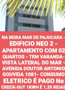 马塞约NA BEIRA MAR DE PAJUCARA - EDIFICIO NEO 2 - APARTAMENTO COM 02 QUARTOS - TEM VARANDA- VISTA LATERAL DO MAR - AVENIDA DOUTOR ANTONIO GOUVEIA 1081- CONSUMO ELETRICO É PAGO No CKECK-OUT 1KWH É 1,35 REIAS的一座高楼前的标志