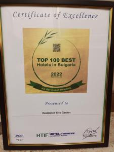 普罗夫迪夫Residence City Garden - Certificate of Excellence 3rd place in Top 10 BEST Five-Stars City Hotels for 2023 awarded by HTIF的一张布加利亚顶级酒店的照片