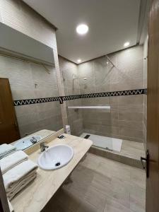 阿斯玛古堡酒店的一间浴室