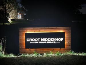 坎珀兰Groot Middenhof的木墙中支持中间器的标志