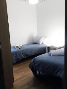 MODERNO APARTAMENTO EN EL CENTRO客房内的一张或多张床位