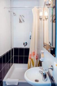 Hotel Vivat Provincia的一间浴室