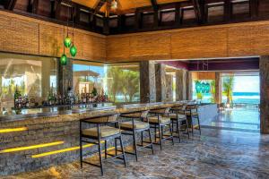 巴拉克拉瓦The Westin Turtle Bay Resort & Spa, Mauritius的 ⁇ 染度假村酒吧