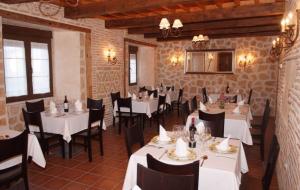 拉卡松纳德多尼亚佩特拉酒店餐厅或其他用餐的地方