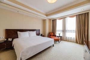 九江远洲国际大酒店客房内的一张或多张床位