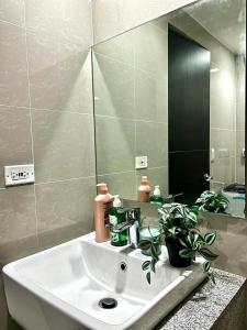 Cozy 1bedroom in Uptown Parksuites ,BGC的一间浴室