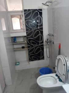 Chandigarh home的一间浴室