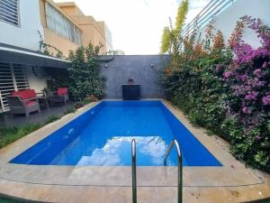 Villa de luxe piscine内部或周边的泳池