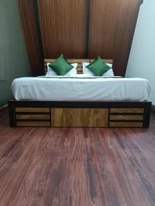 Misty Ghats Resort客房内的一张或多张床位