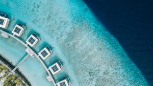 北马累环礁Patina Maldives, Fari Islands的享有海滩和海洋的空中景致
