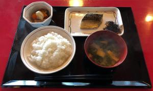 MinamiaizuAizu Kogen International Human Resources Center - Vacation STAY 34873v的盘子里放着米饭和其他食物的食品