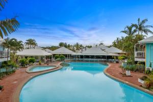 麦凯The Resort at Dolphin Heads的度假村游泳池的图片
