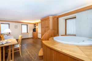 Valbruna Inn Bed & Breakfast的一间浴室