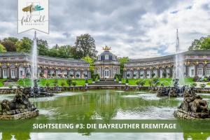 EckersdorfLandhaus Fantaisie - Wohnen nahe Schlosspark -Stadtgrenze Bayreuth für 1-5 Personen的池塘前有喷泉的大建筑