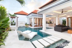 塞米亚克Villa Mia Seminyak - Boutique Villas的别墅内带游泳池的别墅