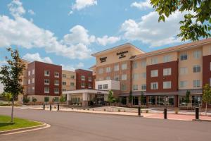 布鲁姆菲尔德Residence Inn by Marriott Boulder Broomfield/Interlocken的酒店外观的 ⁇ 染