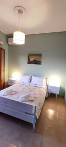 Anchialos seafront appartement客房内的一张或多张床位