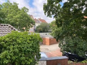 汉诺威City Appartement 1 Hannover Altstadt的从树屋屋顶上欣赏美景