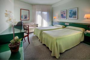 桑乔莱米雷斯国王酒店客房内的一张或多张床位