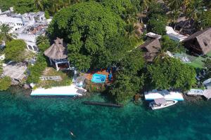 格兰德岛Isla Mulata, Islas del Rosario的水面上岛屿的空中景观