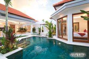 塞米亚克Villa Mia Seminyak - Boutique Villas的别墅后院的游泳池