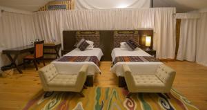 Tenzinling Luxury Villa Tents客房内的一张或多张床位