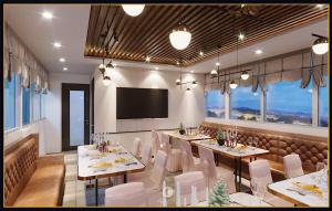 下龙湾An Phu Ha Long Villa的餐厅设有桌椅和平面电视。