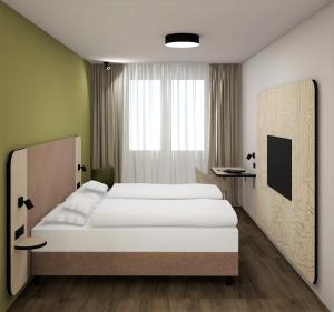 克尔斯特尔巴赫Platzhirsch Living的酒店客房设有两张床和窗户。