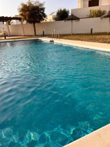 Casa Louisa Holiday Home 4-6 pers, Pool, Beach, paddle, all lux Costa del Sol, Torre del Mar内部或周边的泳池