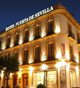 塞维利亚Basic Hotel Puerta de Sevilla的一座带有读取环球酒店标志的建筑
