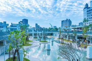 台南太子大饭店的享有树木和建筑的城市美景