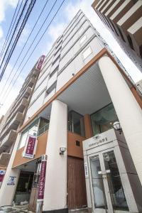 札幌北方Ⅱ商务酒店的建筑前街道上的建筑