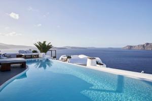 伊亚Katikies Santorini - The Leading Hotels Of The World的海景游泳池