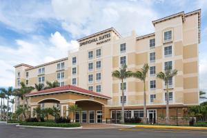 米拉玛SpringHill Suites by Marriott Fort Lauderdale Miramar的酒店前方的 ⁇ 染
