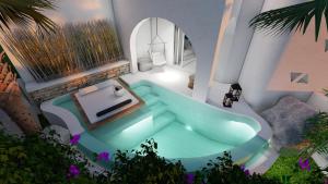 纳乌萨Zefi Hotel & Suites的 ⁇ 染带浴缸的浴室