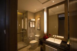 锦江都城上海市北酒店的一间浴室
