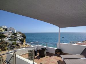 卡武埃鲁Casa Perola -ocean view cottage的海景阳台。