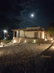 索瓦拉Oinoni's Home - ALEXANDROS的天空中月亮的夜晚房屋