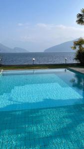 韦吉斯美岸韦吉斯罗曼蒂克酒店 - 美岸系列的大型海景游泳池