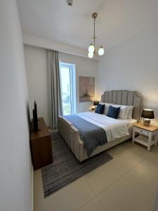 Magnolia- Dubai Creek Harbour Condo Apartment ApartHotel UAE客房内的一张或多张床位