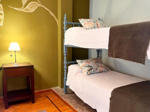 Calchaquíes Home Hostel客房内的一张或多张双层床