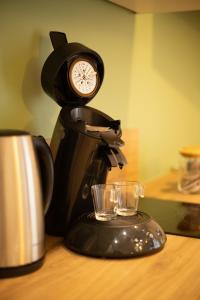沙马列尔Fresh&Relax的咖啡壶,上面有时钟