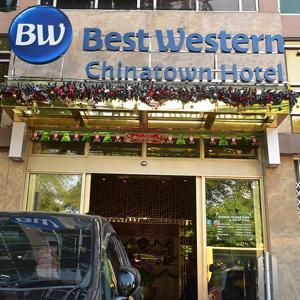 仰光Best Western Chinatown Hotel的一座拥有蓝色最好的西雅古尔蒙酒店的建筑